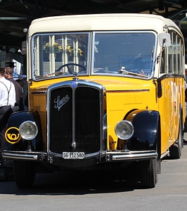 Oldtimer bus swiss post