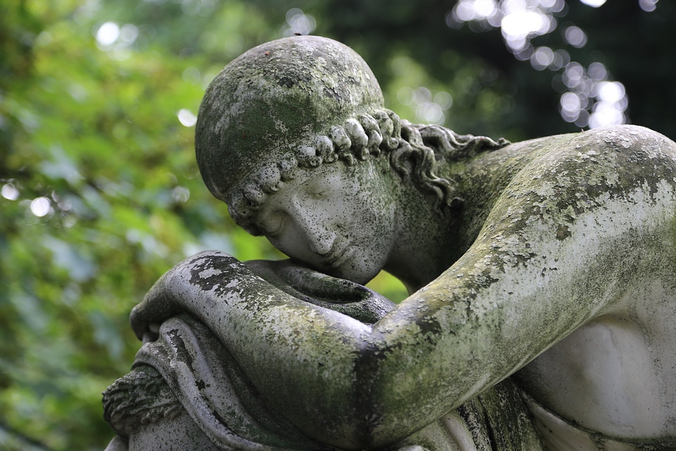 Grave sculpture tomb figure