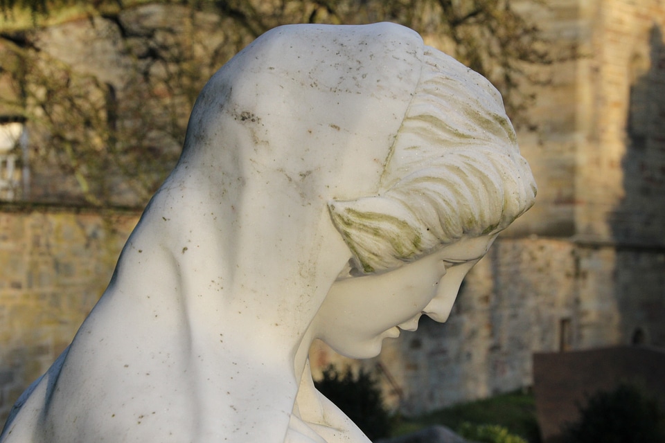 Tomb figure abbey marie cemetery