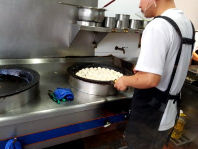 Shengjian mantou: braten