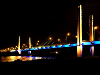 Most Milenijny nocą