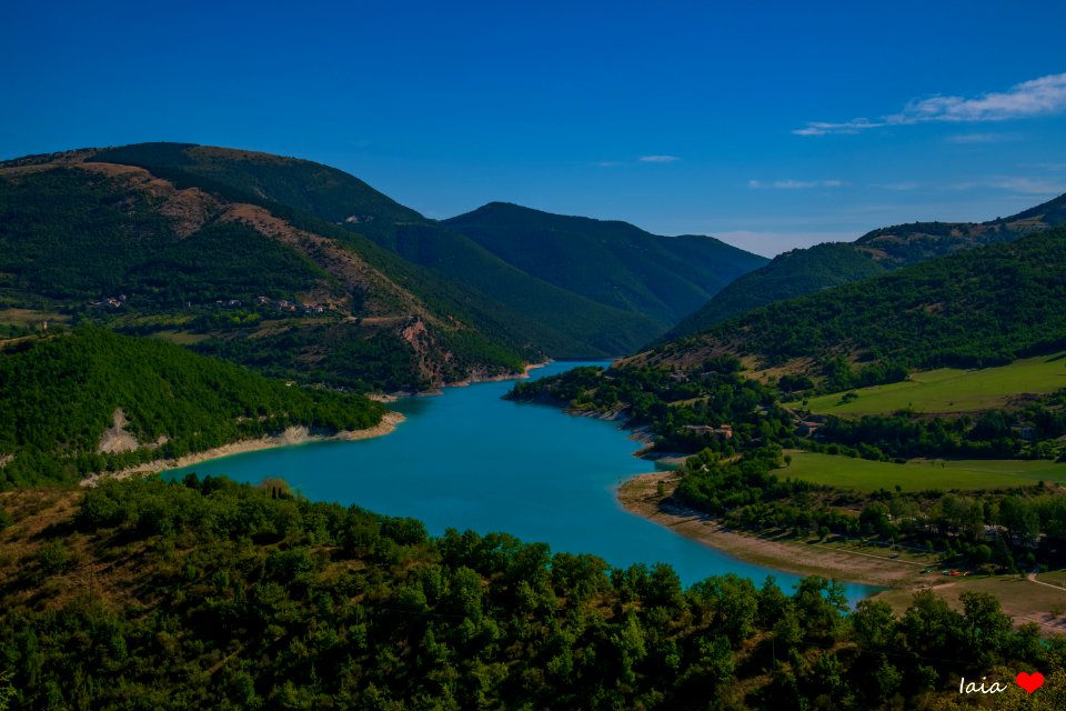 Un tuffo dove l'acqua è più blu niente di più.