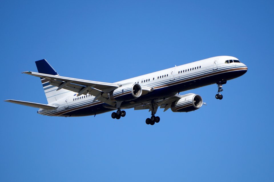 BOEING 757 PRIVILEGE EC-HDS
