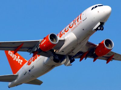 AIRBUS A319 EASYJET G-EZBT