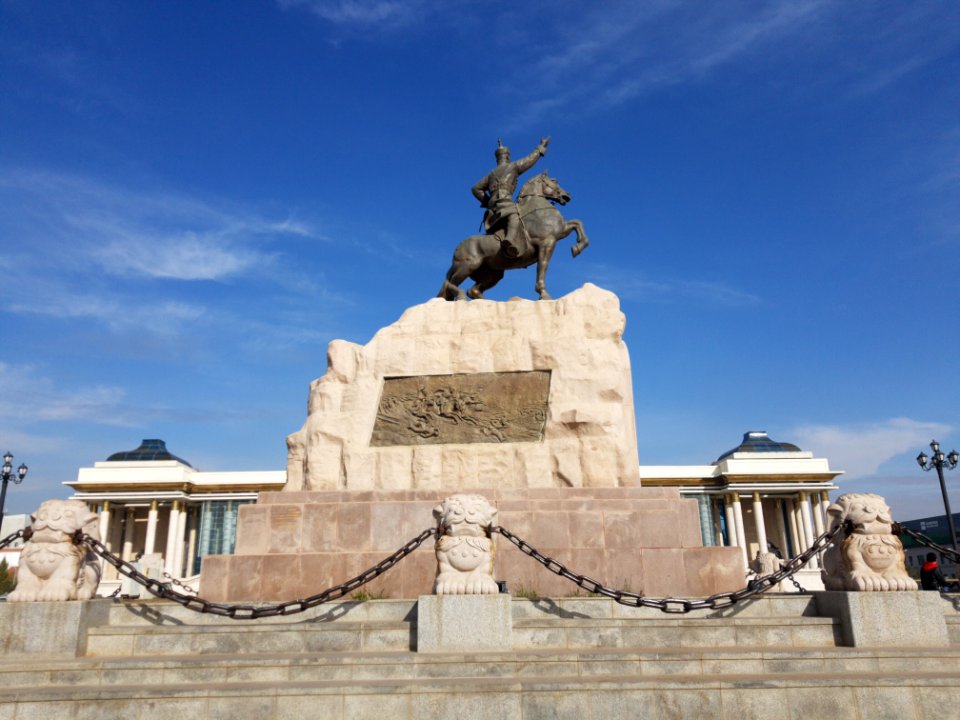 Statue von Nationalheld Damdiny Süchbaatar
