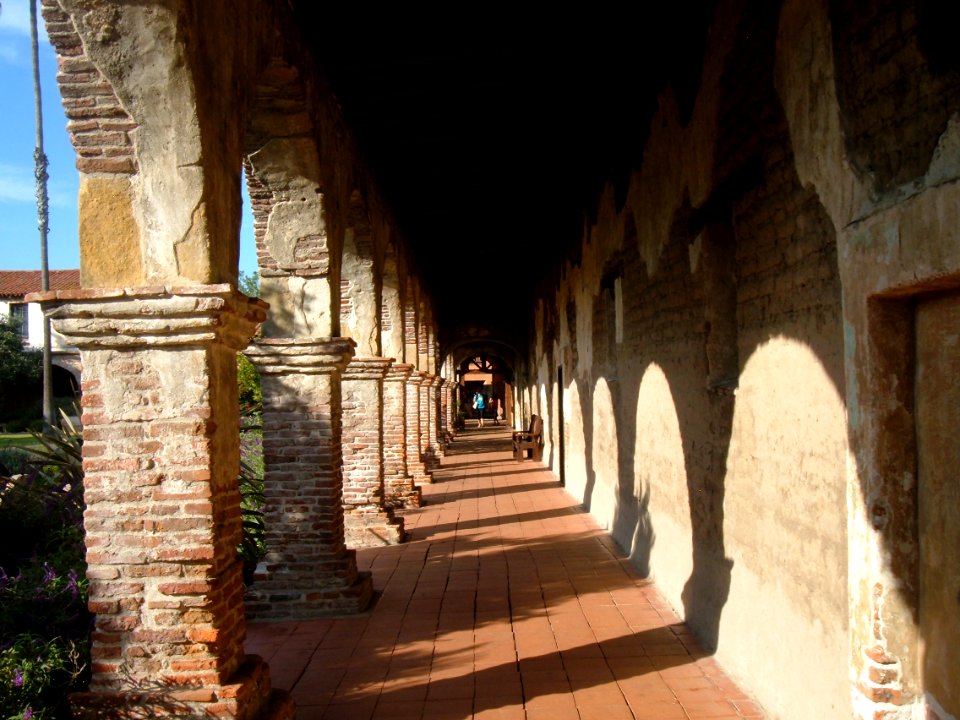 Capistrano Colonnade