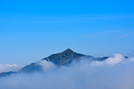 The peak in the cloud photo