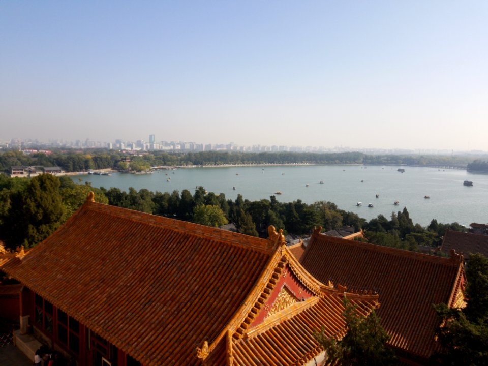 Blick auf Kunming-See vom Berg der Langlebigkeit