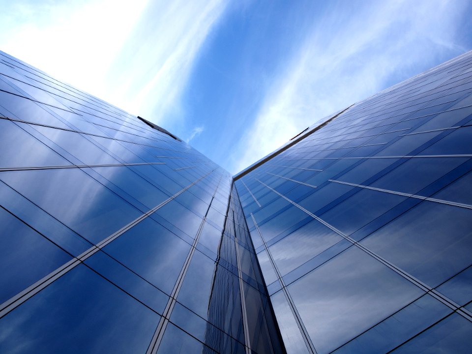 PAREDES DE CIELO Y NUBES DE CRISTAL