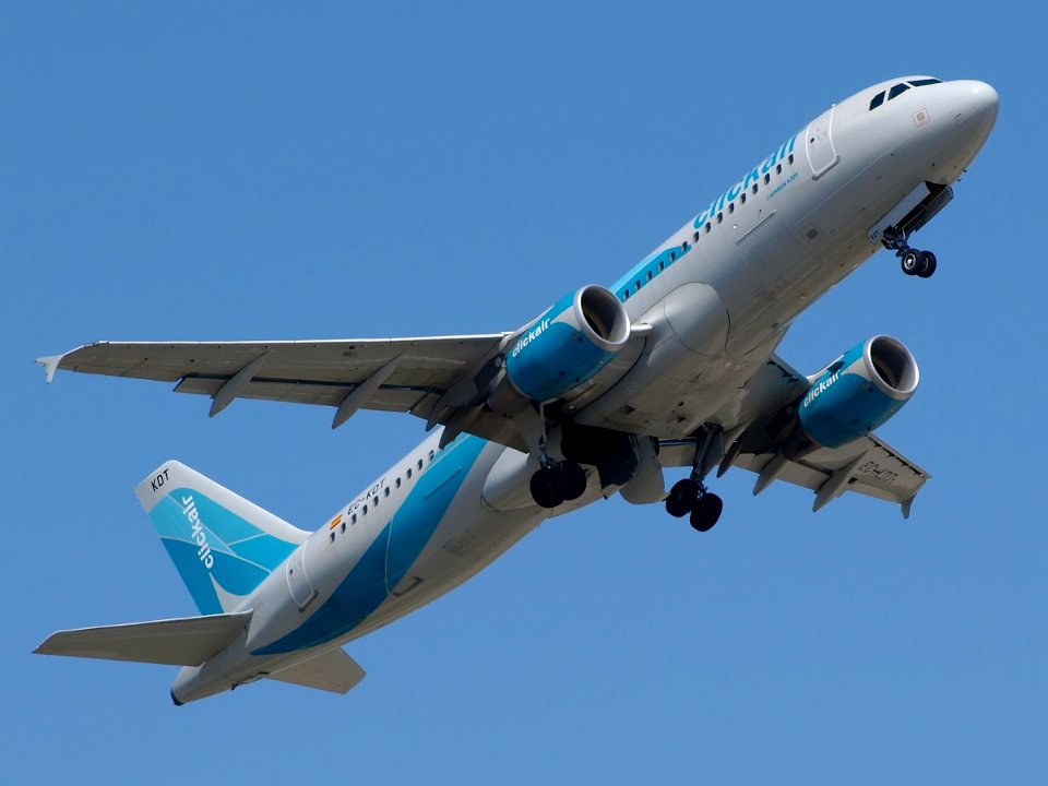 AIRBUS A320 CLICKAIR EC-KDT