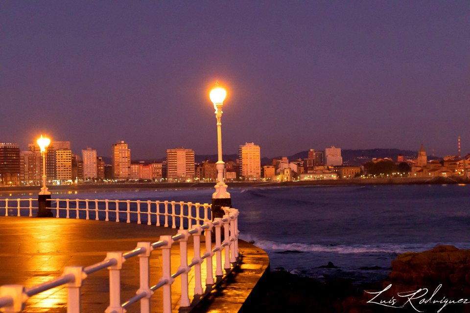 Amanecer, Gijón ( Asturias) Playa de San Lorenzo