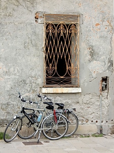 Bicycles window grid