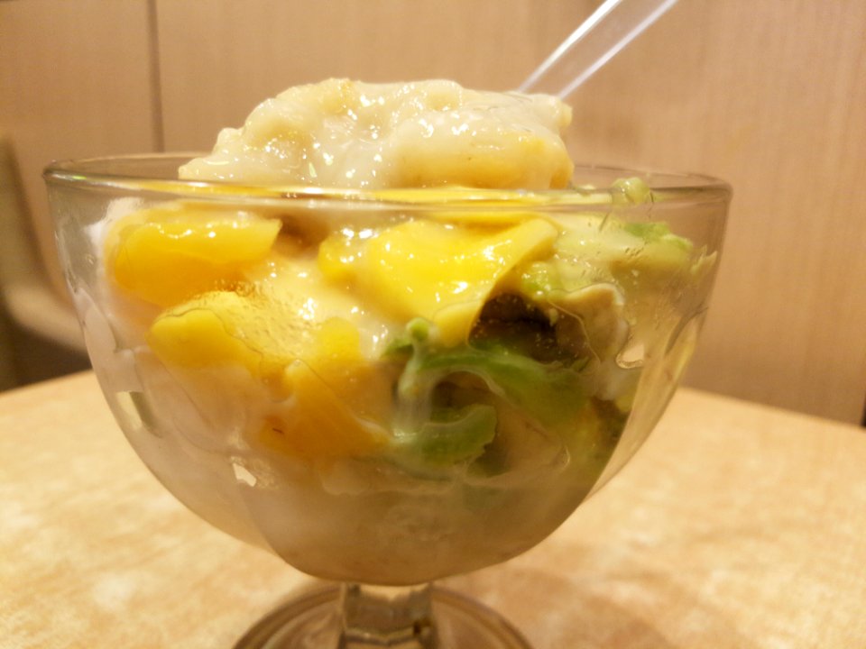 Eis mit Jackfrucht, Durian, Avocado und Kokosnuss