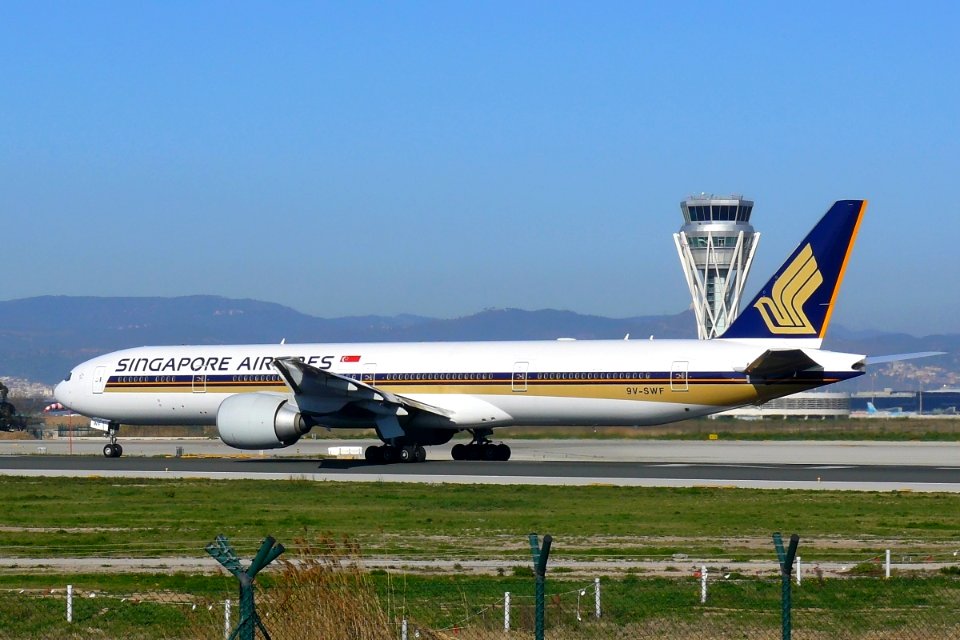 BOEING 777 SINGAPORE AIRLINES 9V-SWF