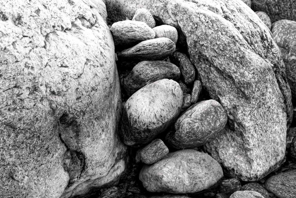 River/stones BW study. Full resolution.