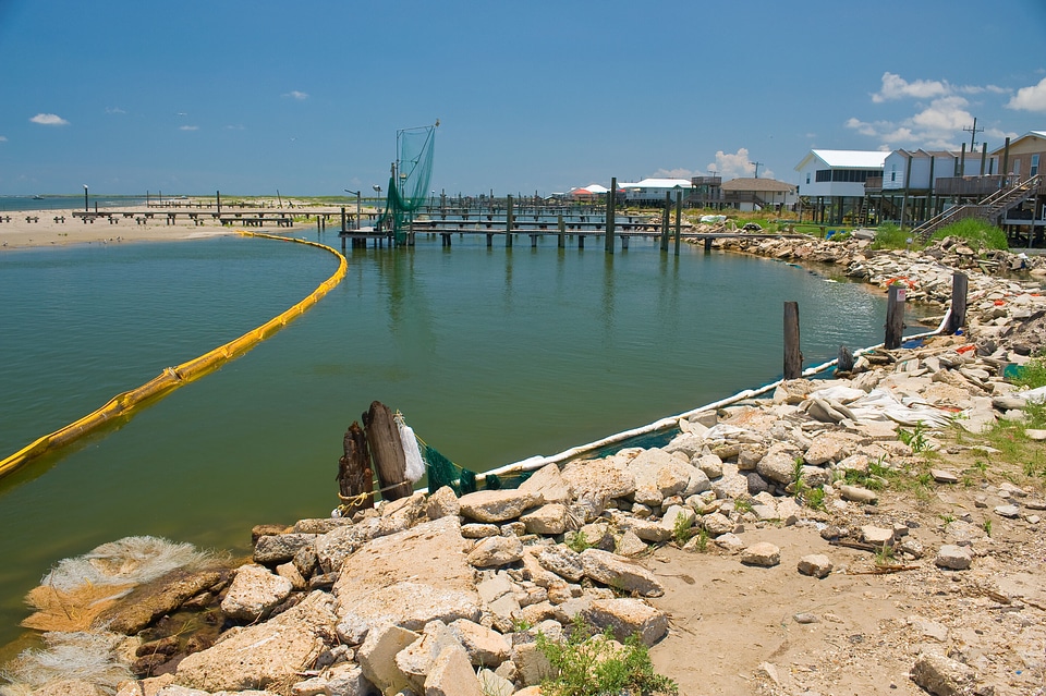 Shoreline response oil spill
