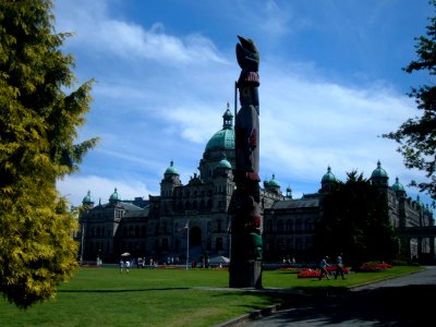 BC Parliament Building and Totem Pole
