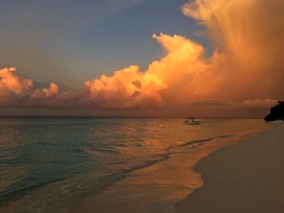 white sand beaches maldives