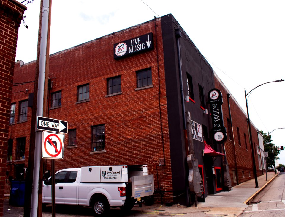 37 Main A Rock Cafe (far)