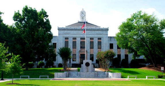 Hall County Covrt House (far 2)