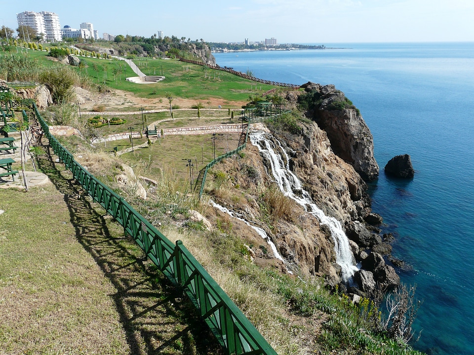 Park lower d�?den waterfall turkey