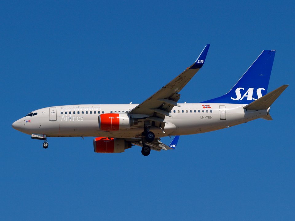 BOEING 737 SAS NORGUE LN-TUM