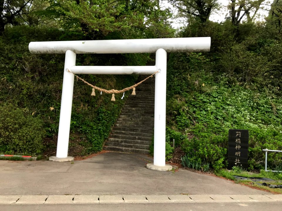A white shrine gate
