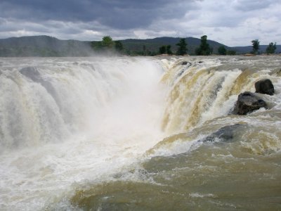 Waterfalls Near Bangalore Hogenakkal Waterfalls