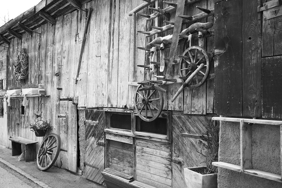 Woodhouse stall building