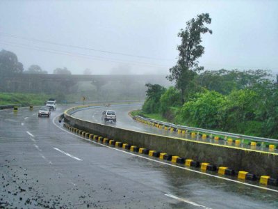 Mumbai Pune expressway In Rainy Day