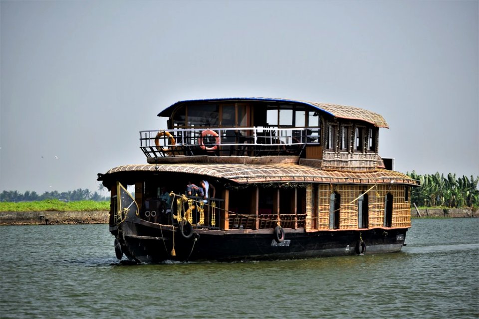 Backwaters Kerala trip on Lake Vemdanad
