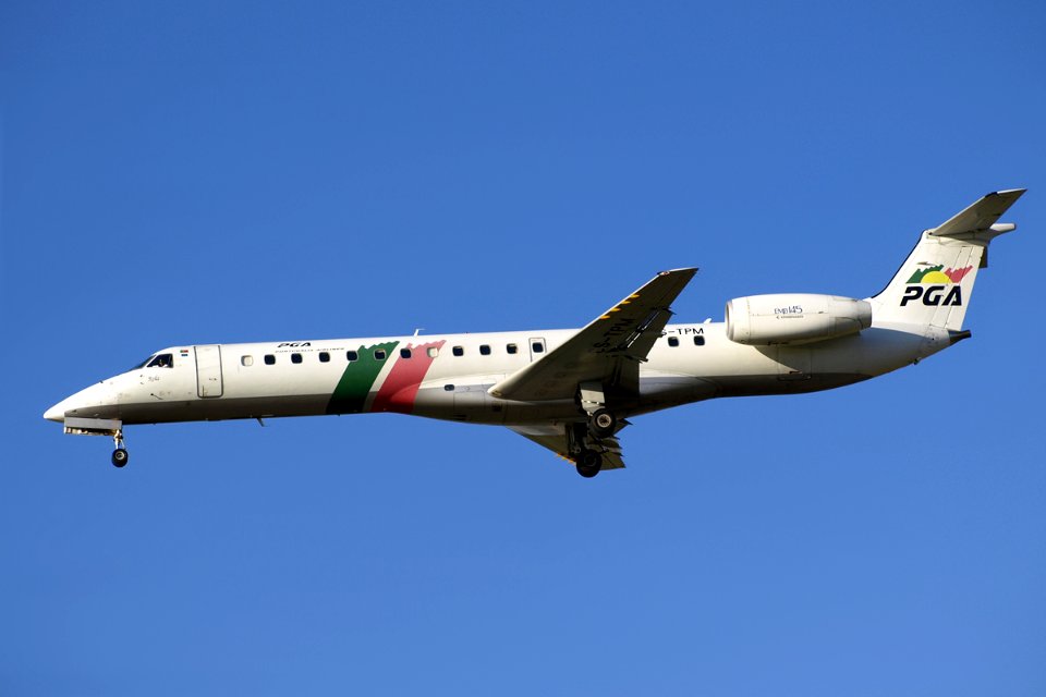 EMBRAER 145 PORTUGALIA CS-TPM