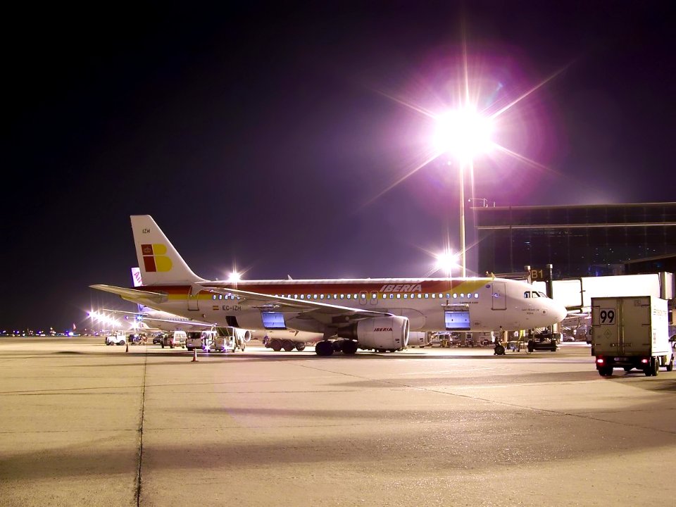 AIRBUS A320 IBERIA EC-IZH