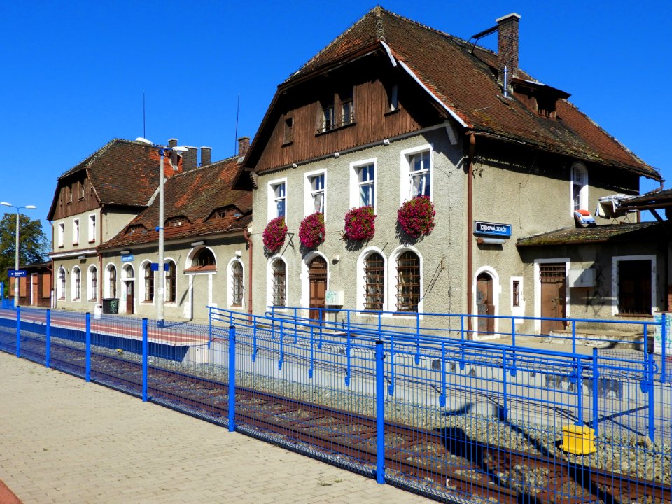 Stacja Kudowa Zdrój - budynek dworca od torów
