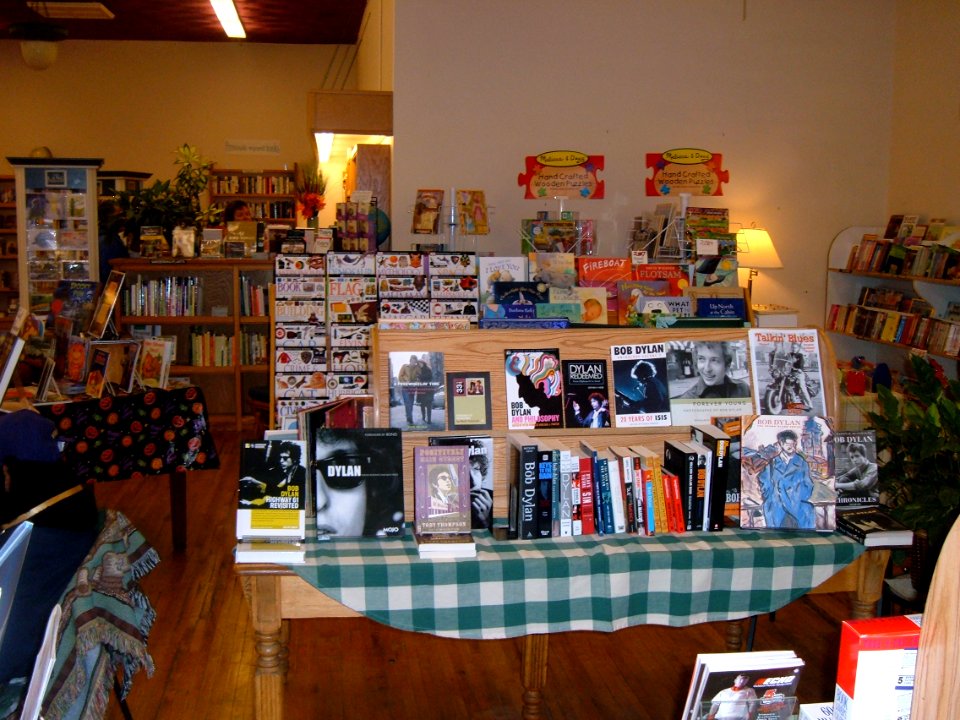 Howard Street Booksellers, Bob Dylan table
