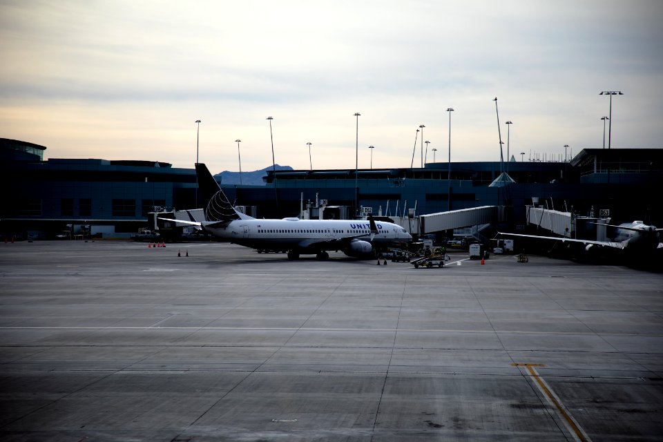 United Airlines Boeing 737-800