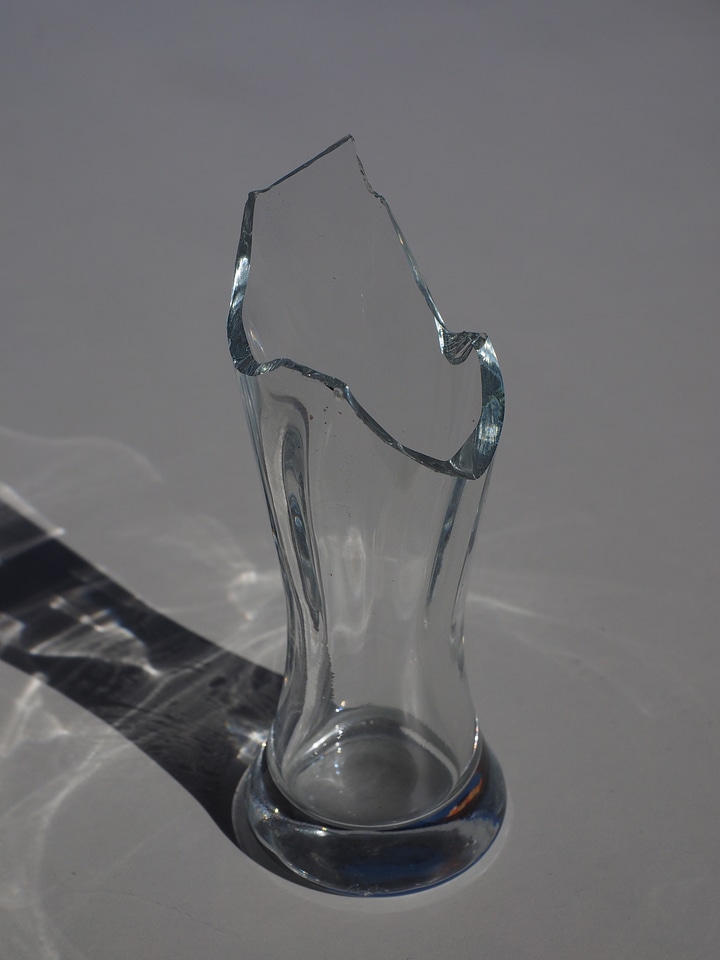 Sharp cut glass breakage
