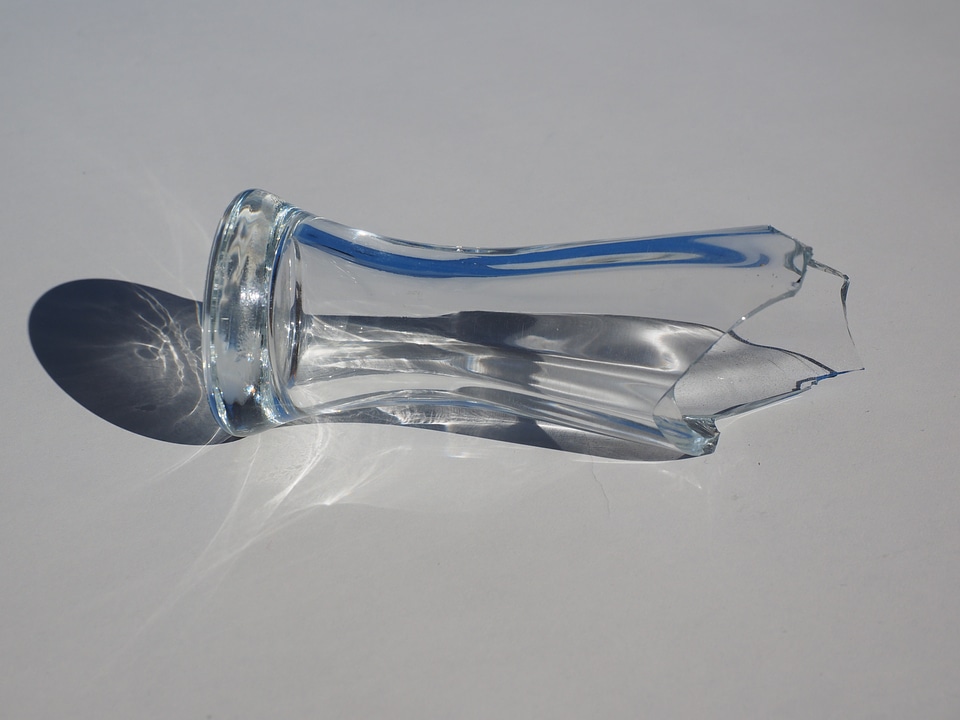 Sharp cut glass breakage
