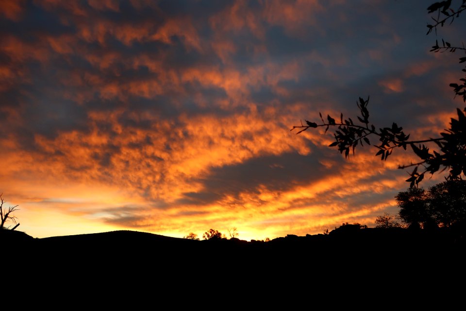 Sunrise hiking at Willow Lake photo