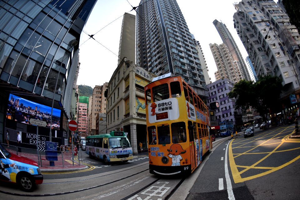 一輛電車駛經和昌大押 A tram passing Woo Cheong Pawn Shop