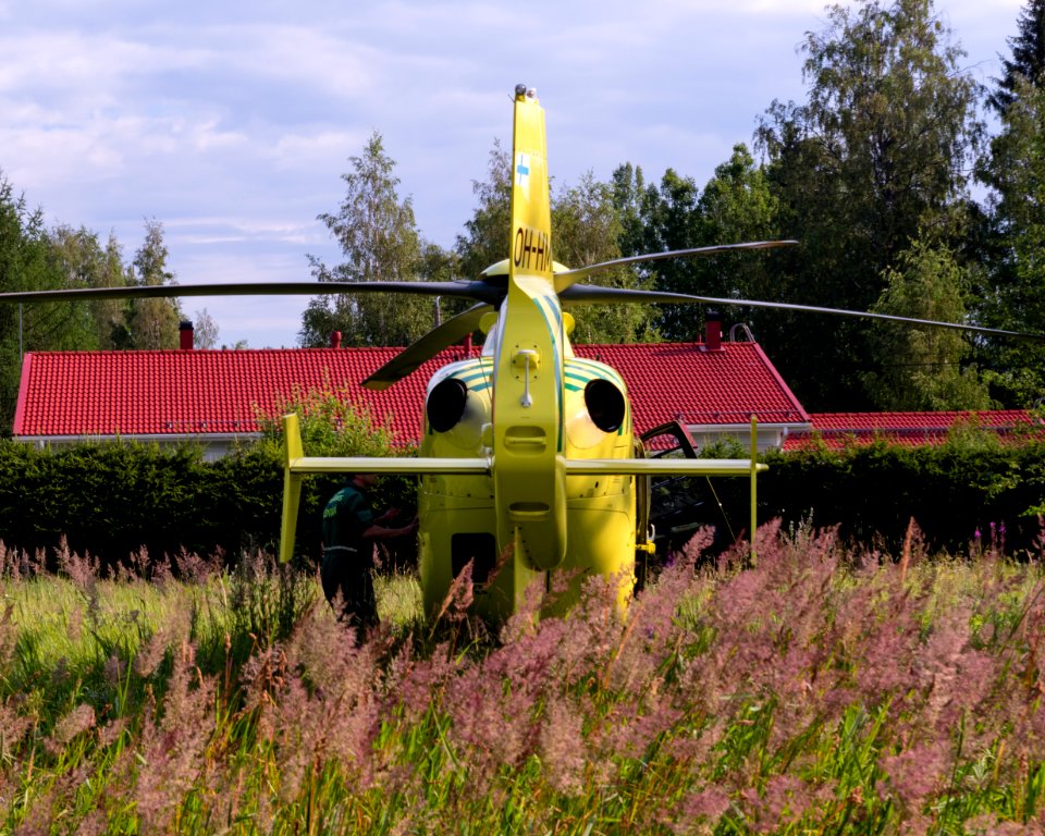 FinnHEMS medical helicopter at metsäkylä 20190723