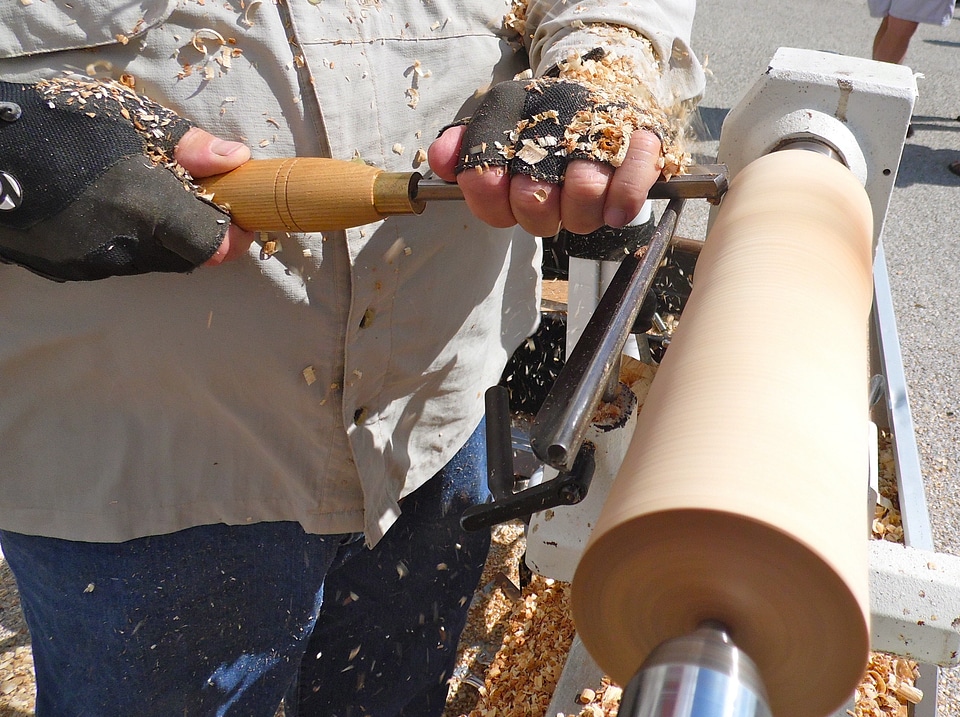 Cutting tool carving