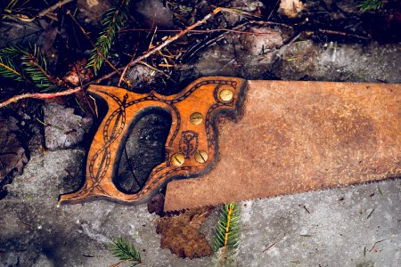 Rusted handsaw photo