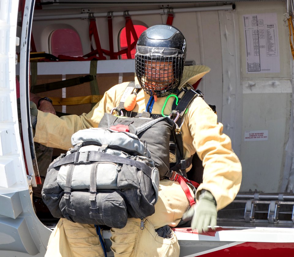 Boise smokejumper  DHS-8-106 (Dash 8) aircraft training.