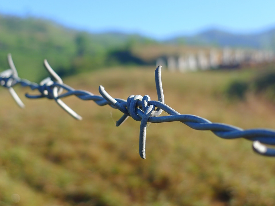 Wire security barrier photo