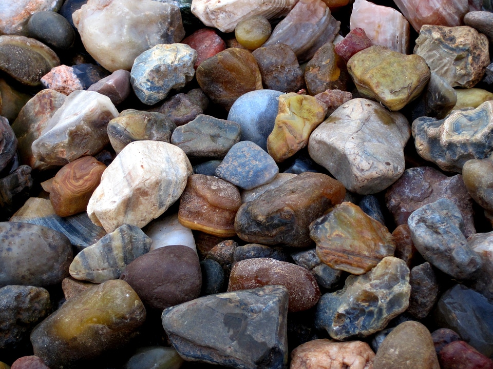 Uncut semi-precious stones rough semi-precious stones unpolished stones