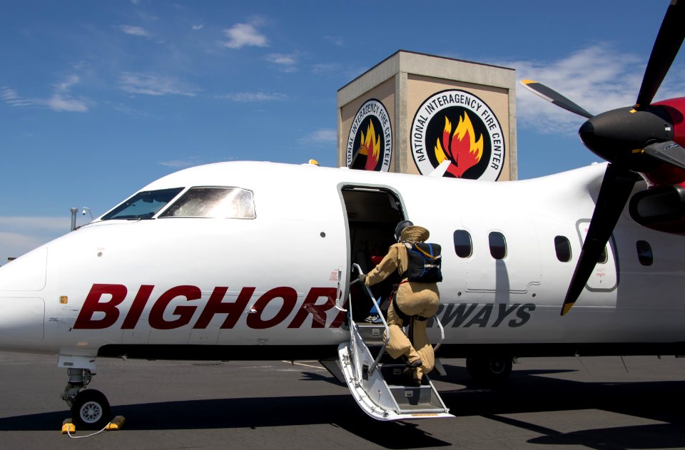 Boise smokejumper  DHS-8-106 (Dash 8) aircraft training.