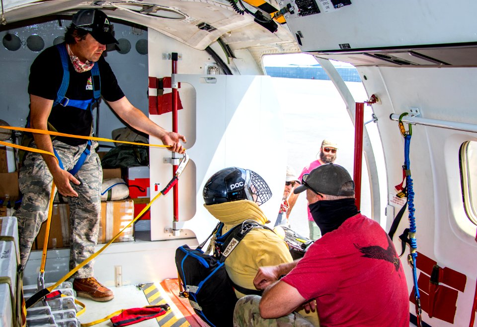 Boise smokejumper  DHS-8-106 (Dash 8) aircraft training.