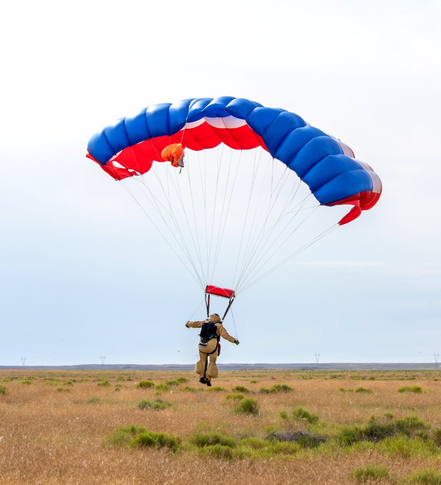 Boise smokejumper  DHS-8-106 (Dash 8) aircraft training.