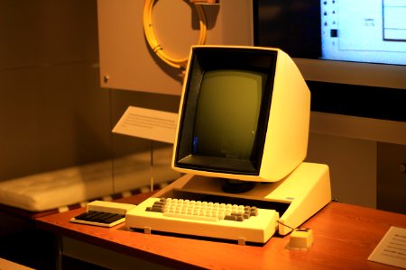 Xerox Alto with mouse and chorded keyset - Computer History Museum